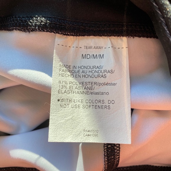 (CLOSET CLOSING FINAL SALE) Under Armor USA Sports Bra and Leggings Set - Picture 14 of 15